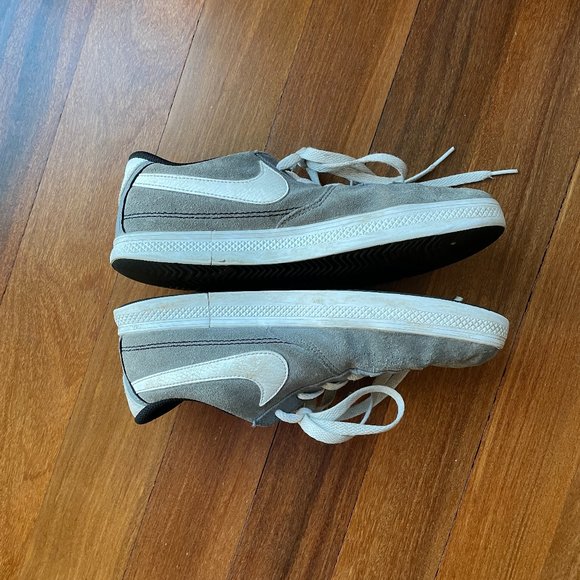 Nike SB Sz 6.5 Gray Suede Sneaker - Picture 4 of 9